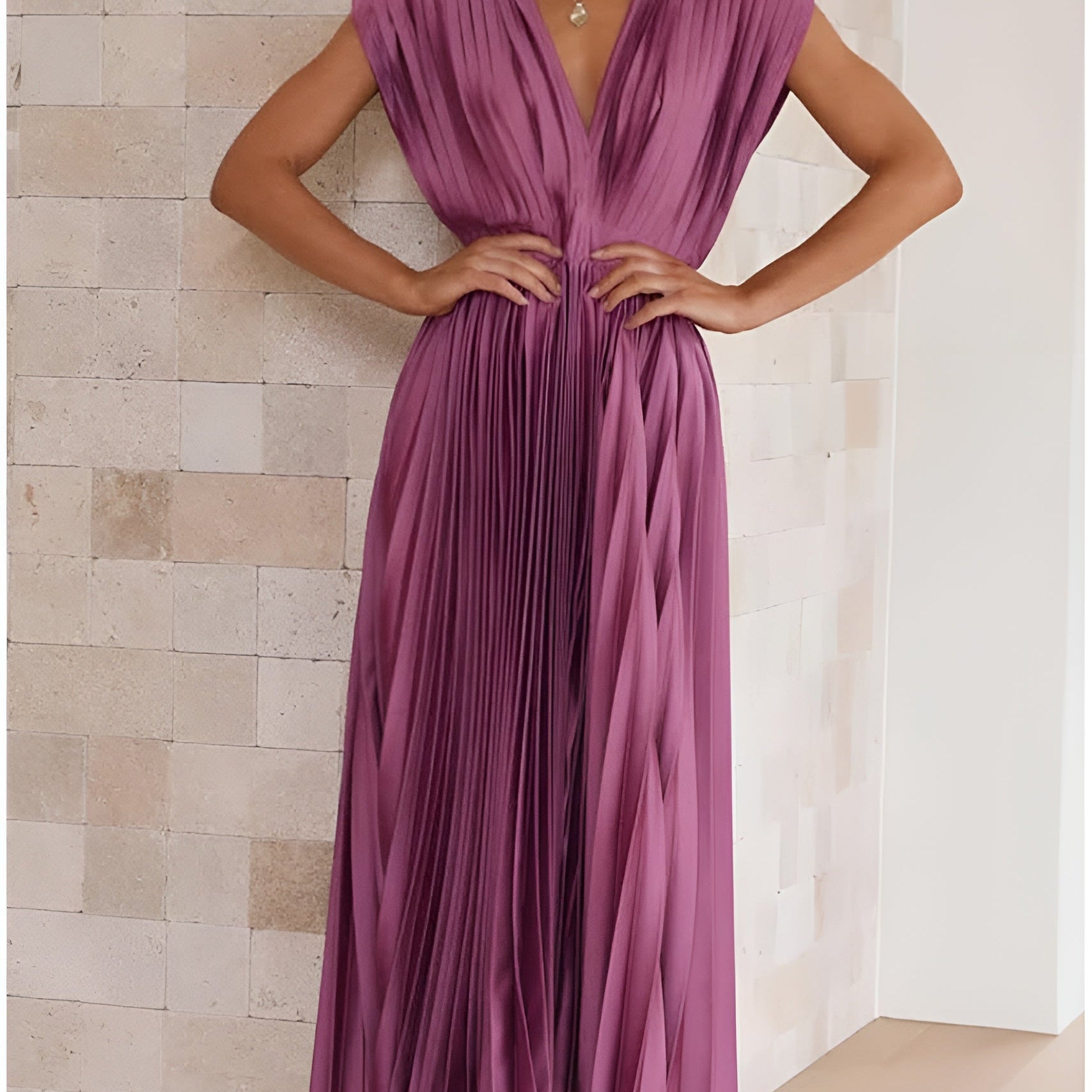 Selina | Vestido sem mangas com pregas e fecho éclair