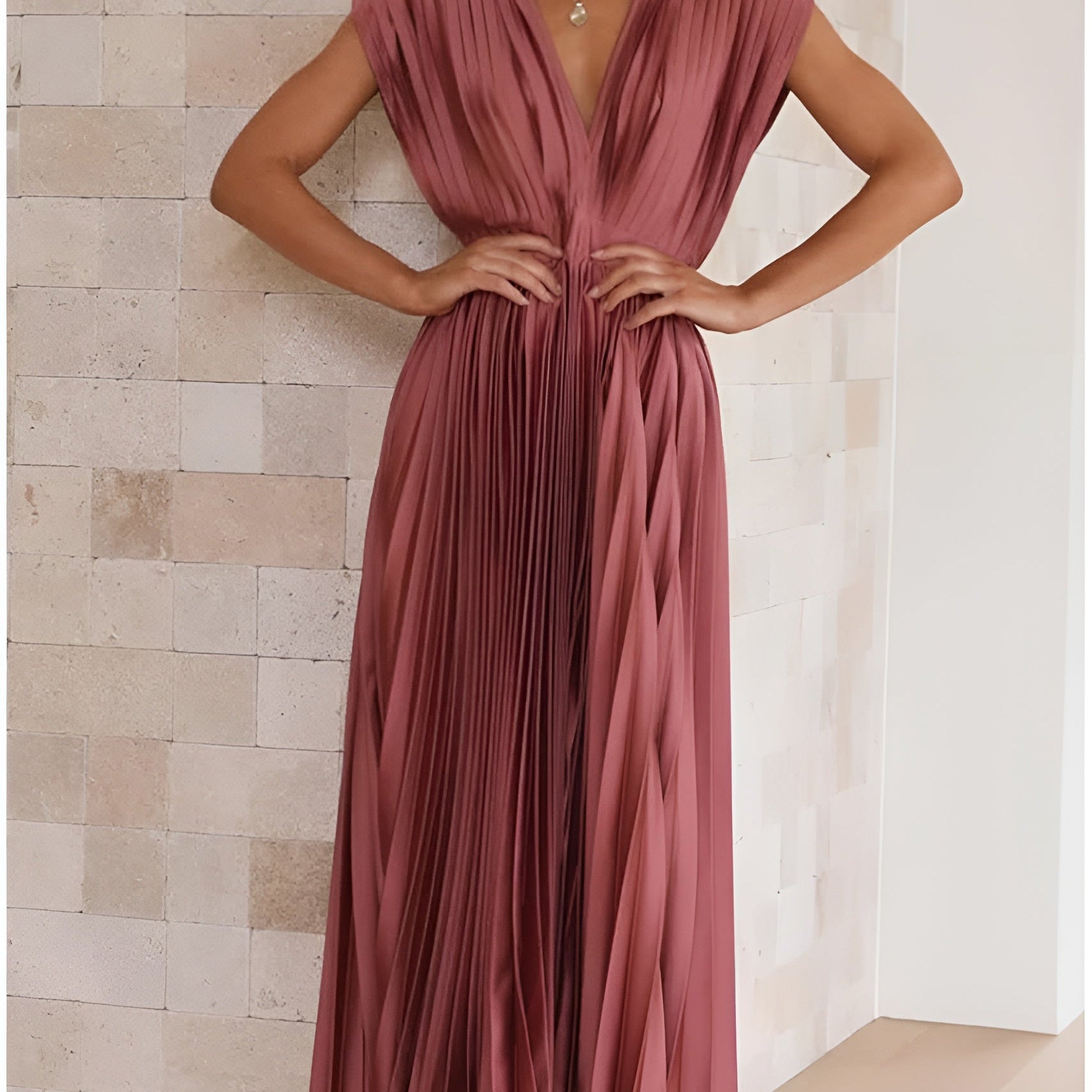 Selina | Vestido sem mangas com pregas e fecho éclair